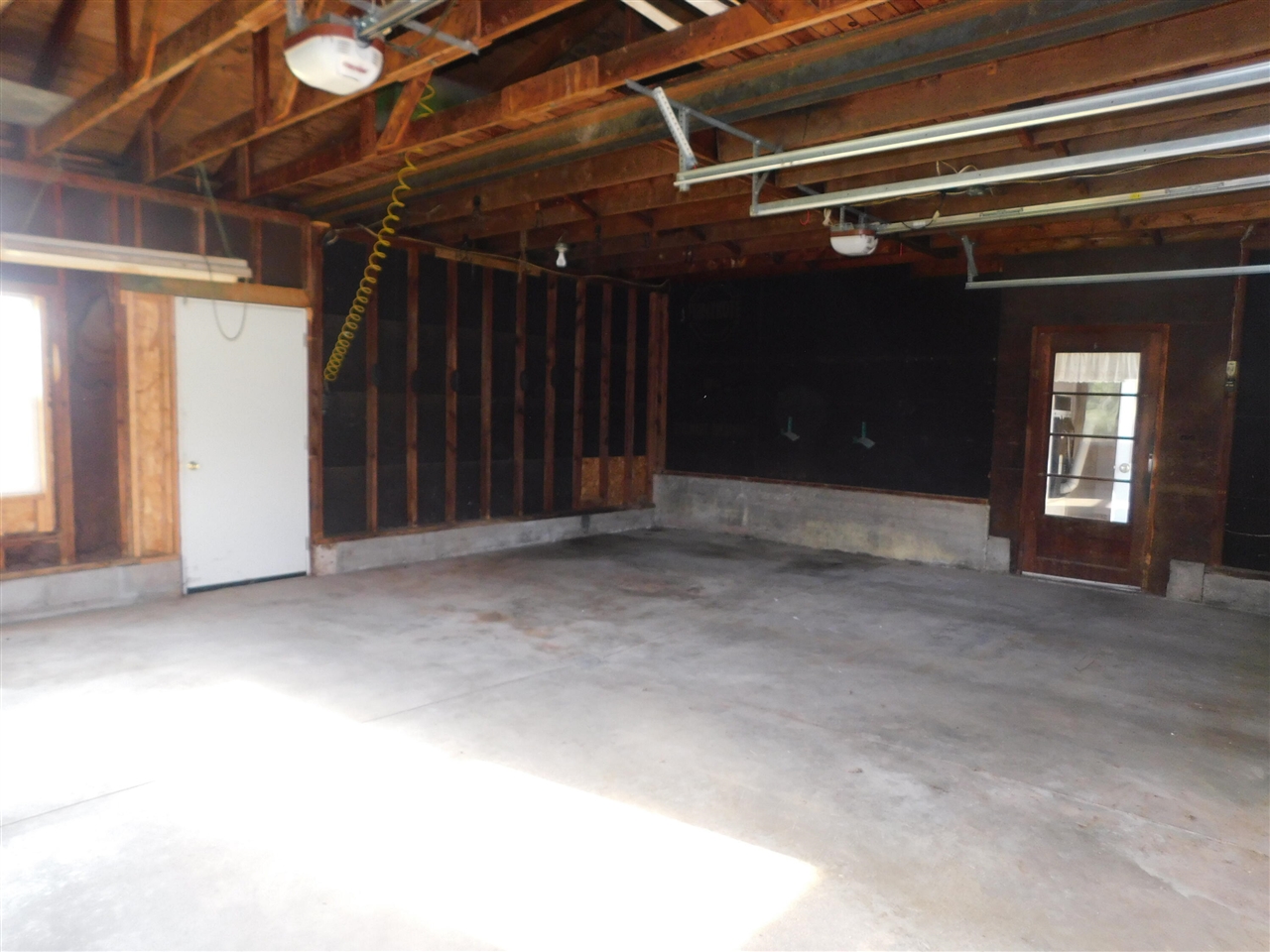 489 S Catalpa Avenue Property Photo 29