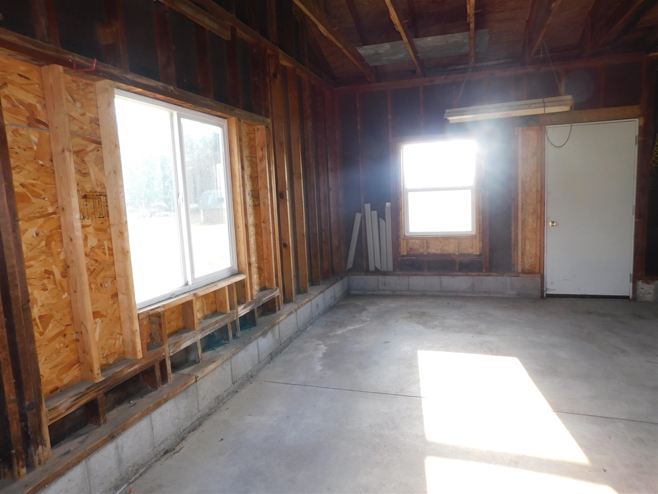 489 S Catalpa Avenue Property Photo 30