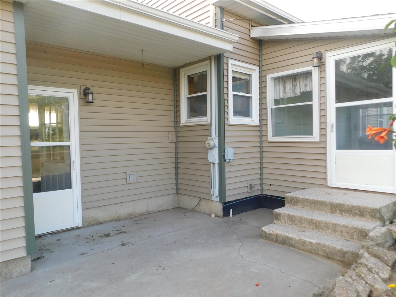 489 S Catalpa Avenue Property Photo 36
