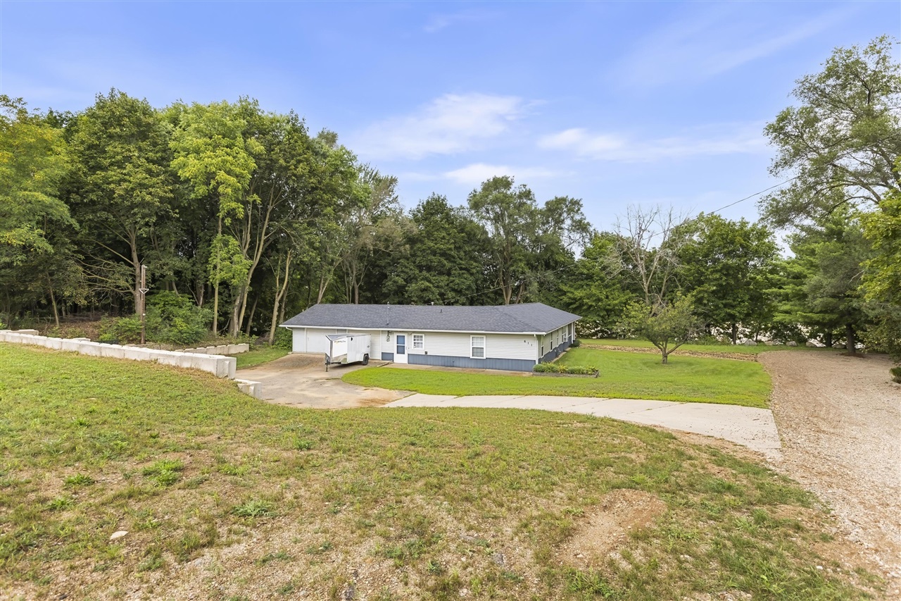 611 Niepoth Street Property Photo 1