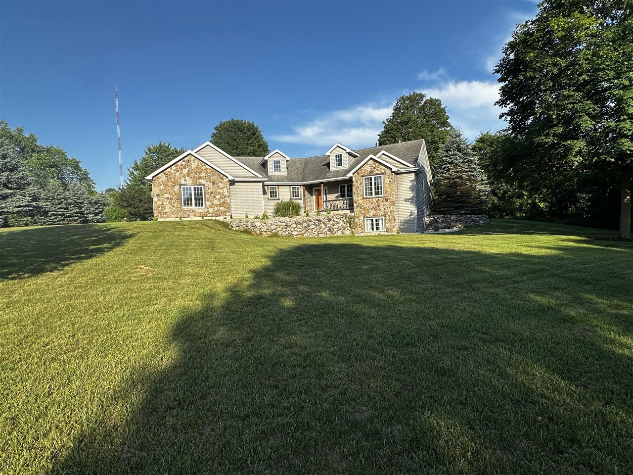 5752 Windsong Drive Property Photo 4
