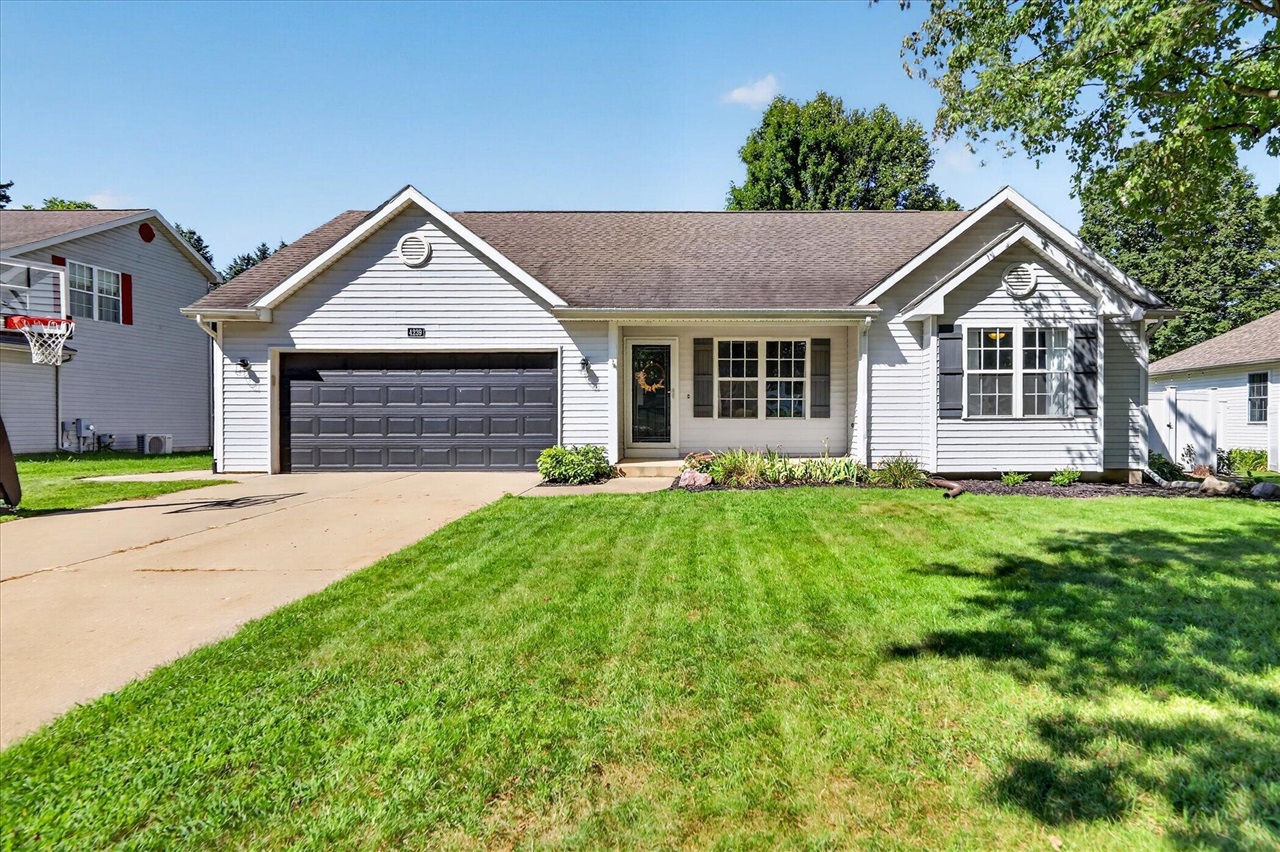 4239 Suffield Woods Avenue Property Photo 1