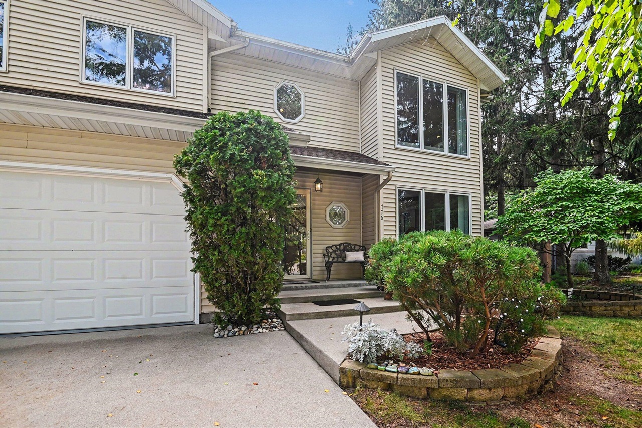 776 North Shore Drive Property Photo 2