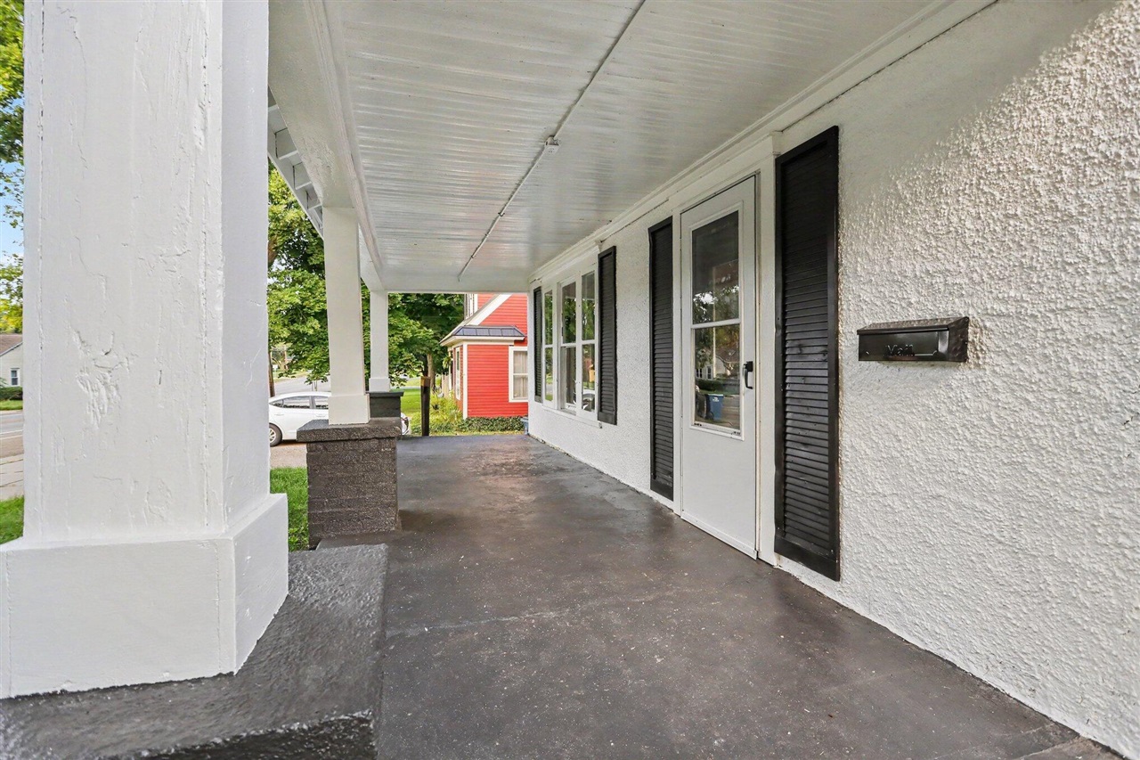 261 E Emmett Street Property Photo 4