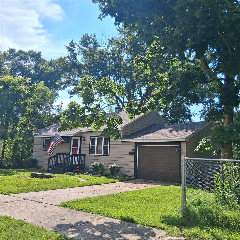 746 Hiways Avenue Property Photo 1