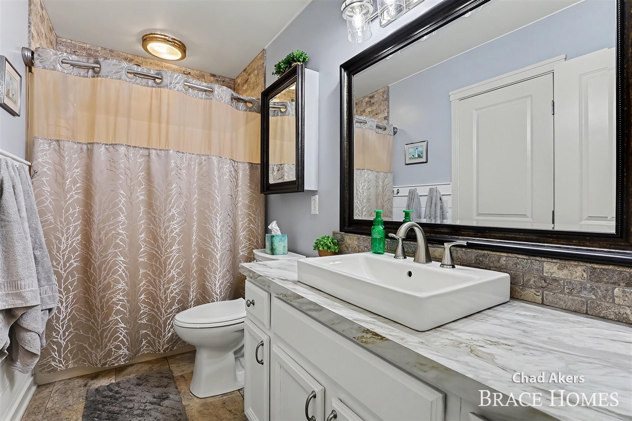 6876 Northway Drive Property Photo 10