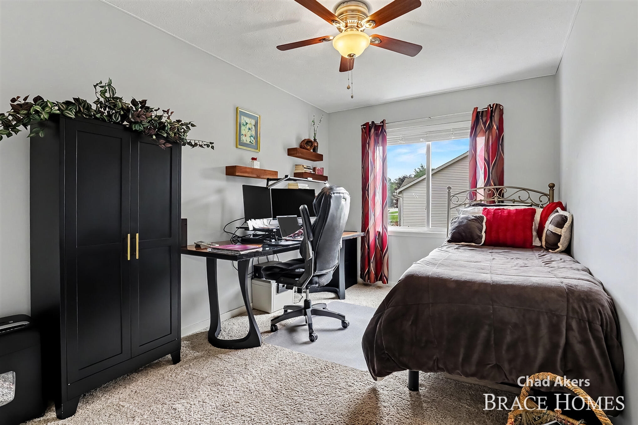 6876 Northway Drive Property Photo 11