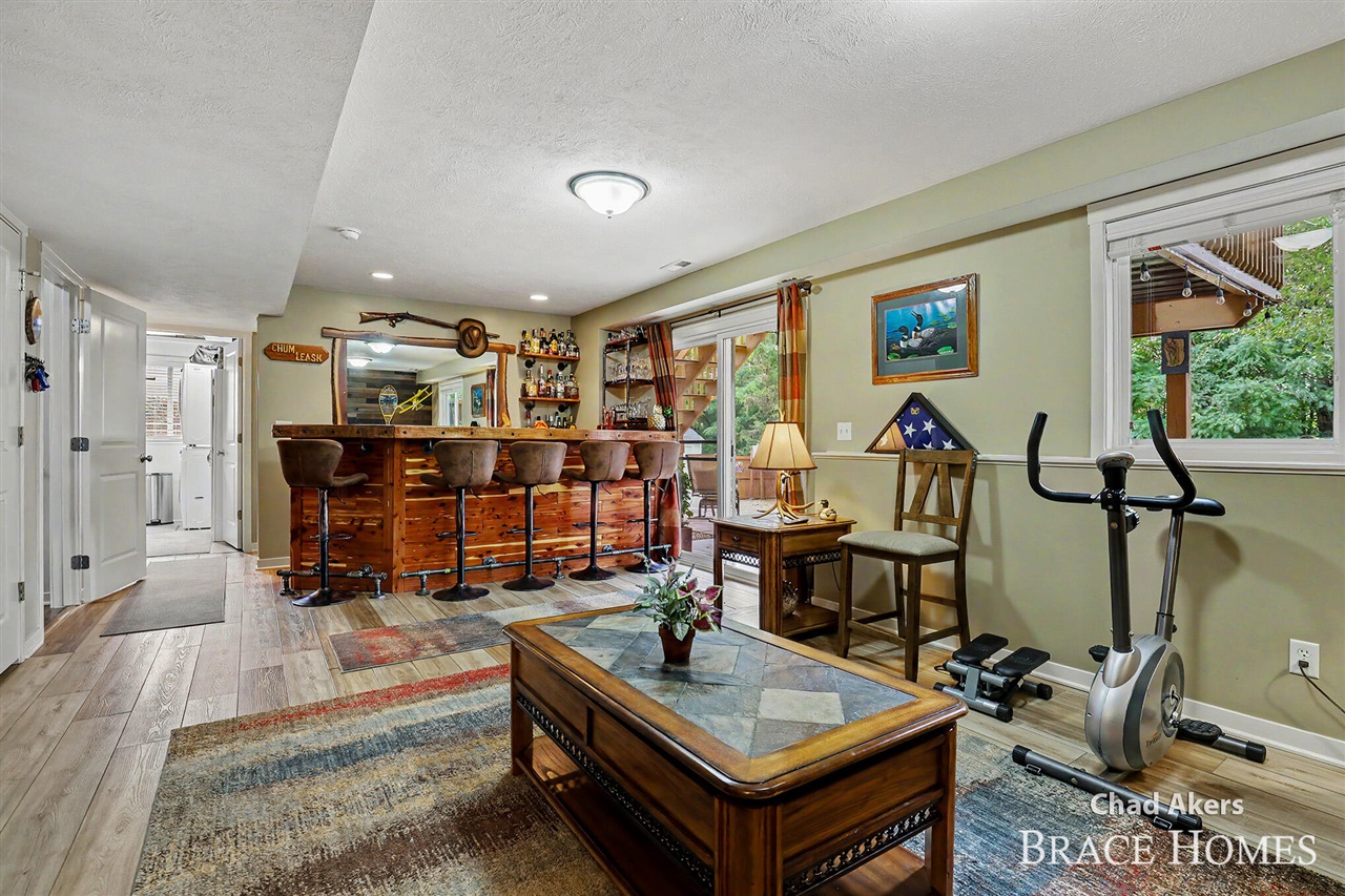 6876 Northway Drive Property Photo 13