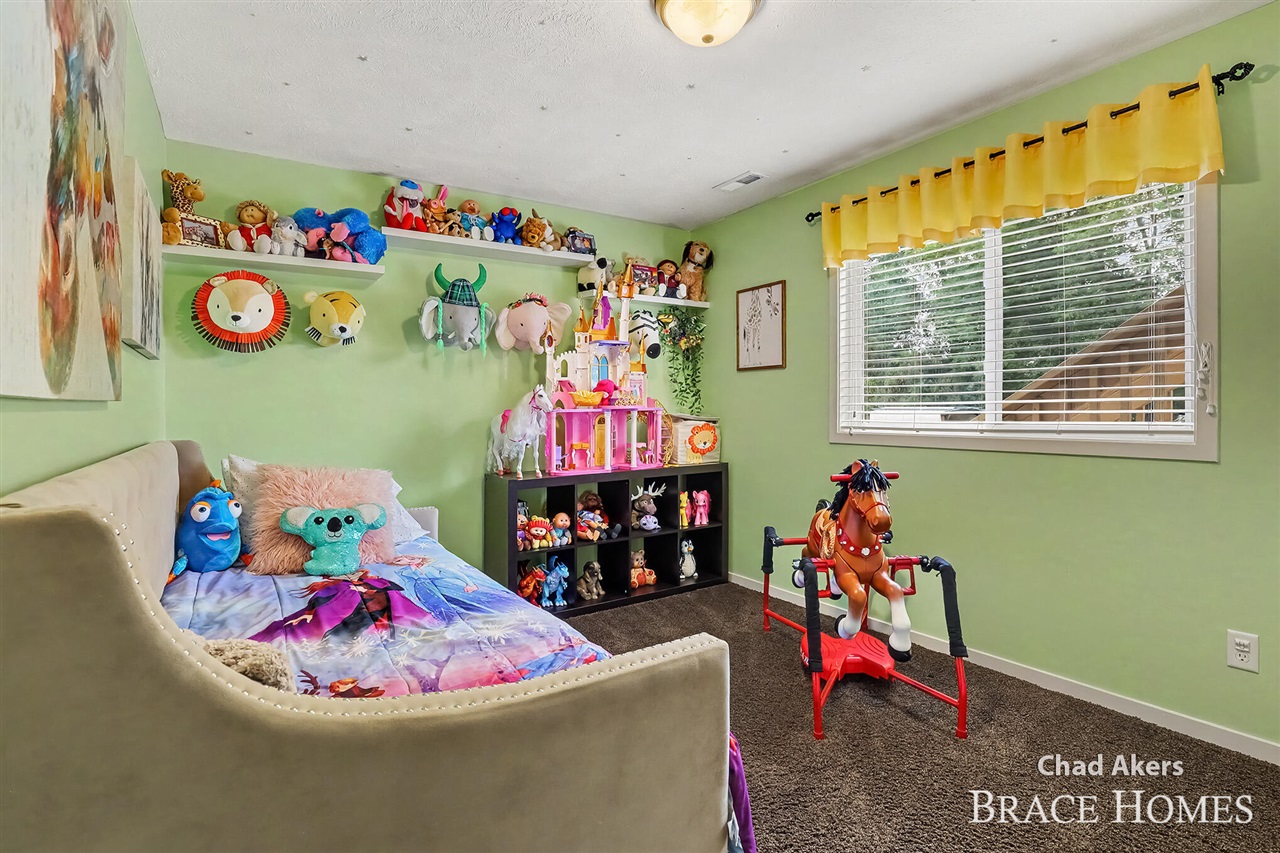 6876 Northway Drive Property Photo 14
