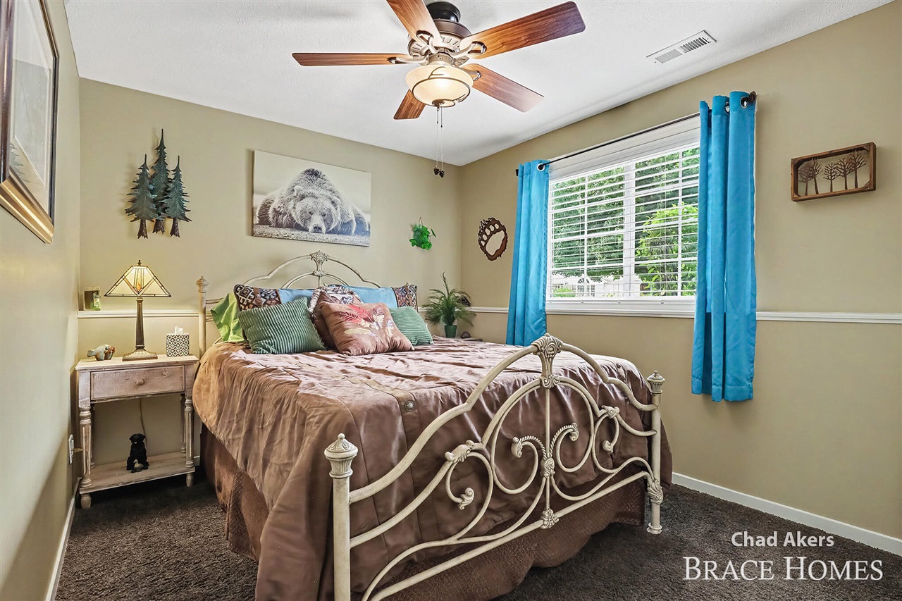 6876 Northway Drive Property Photo 16