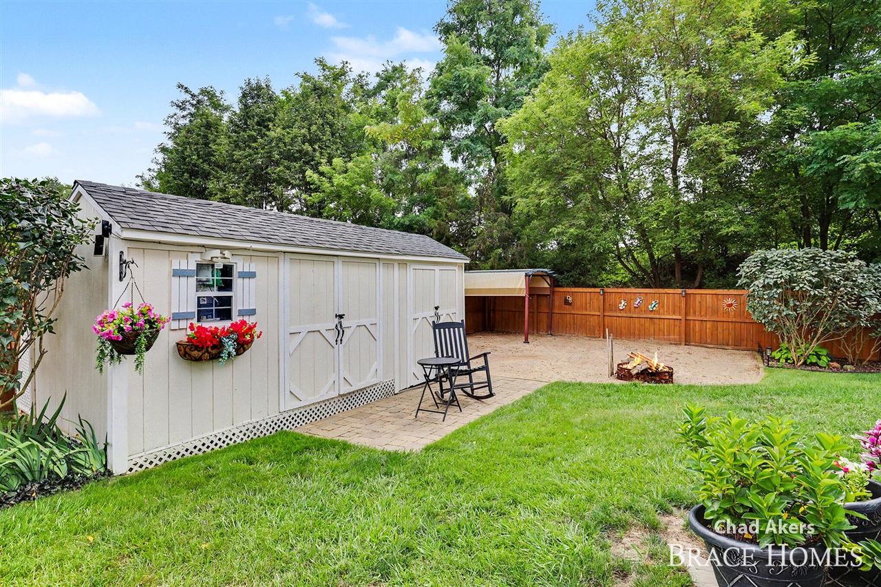 6876 Northway Drive Property Photo 18