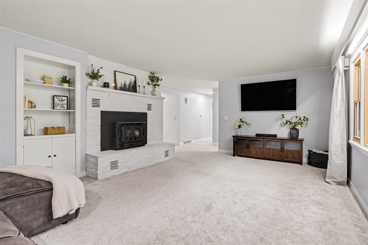 12537 S Wolcott Avenue Property Photo 5