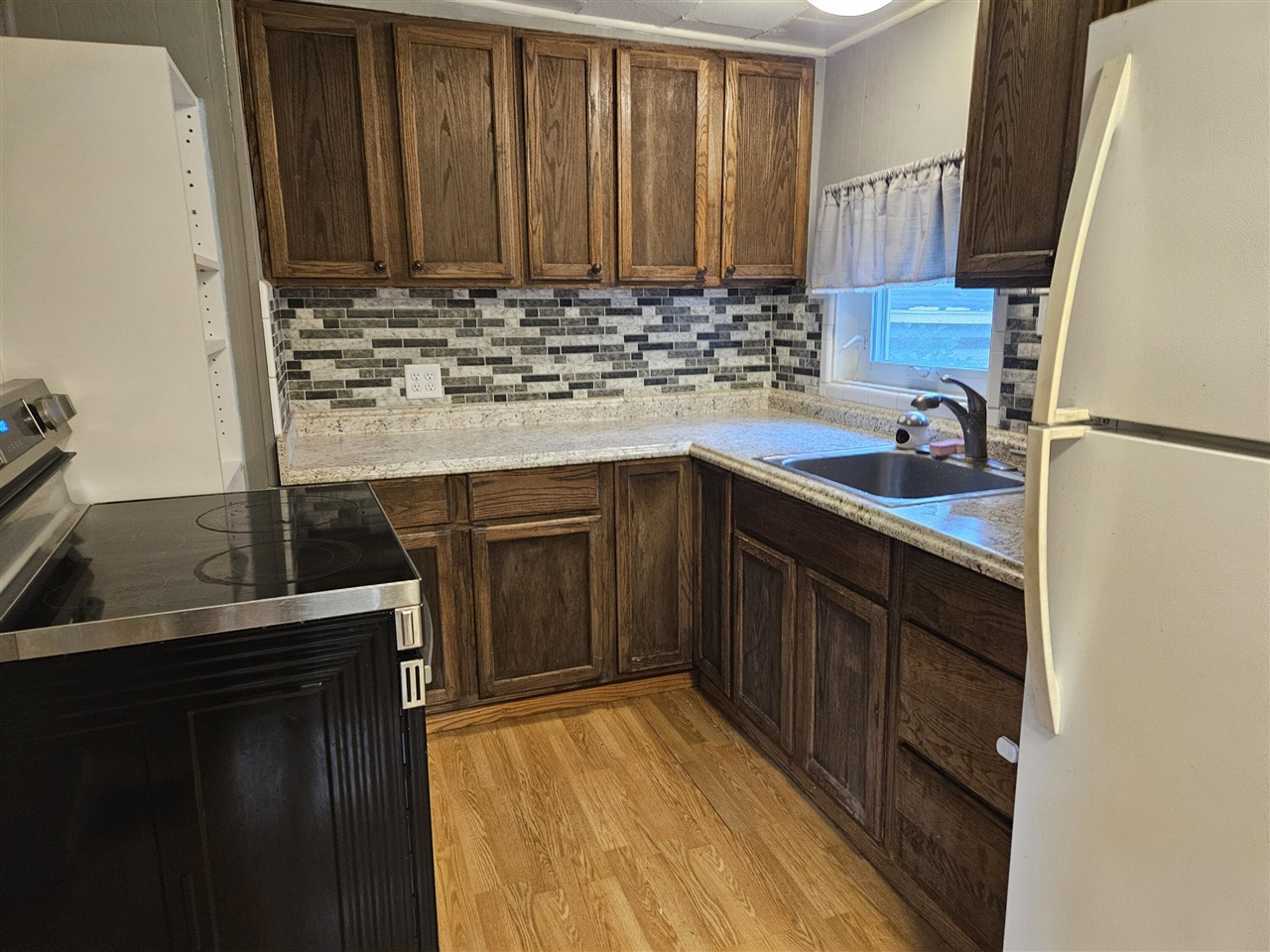 130 E Sycamore Street Property Photo 8