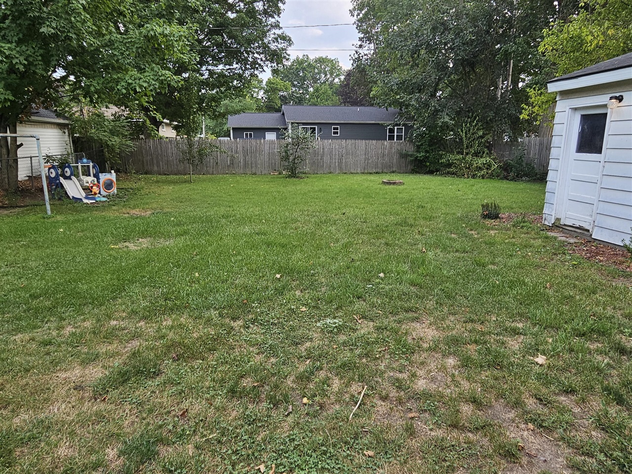 130 E Sycamore Street Property Photo 19