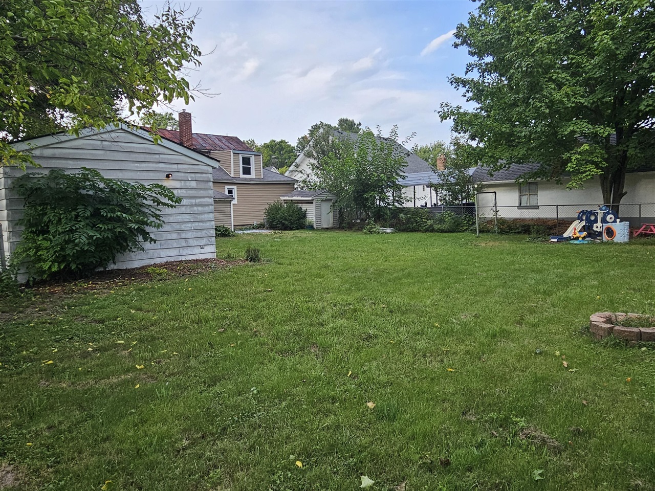130 E Sycamore Street Property Photo 20