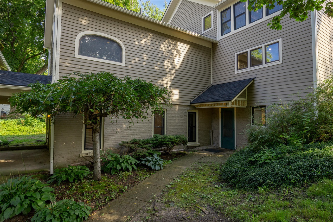 318 Ann Arbor Street Property Photo 3