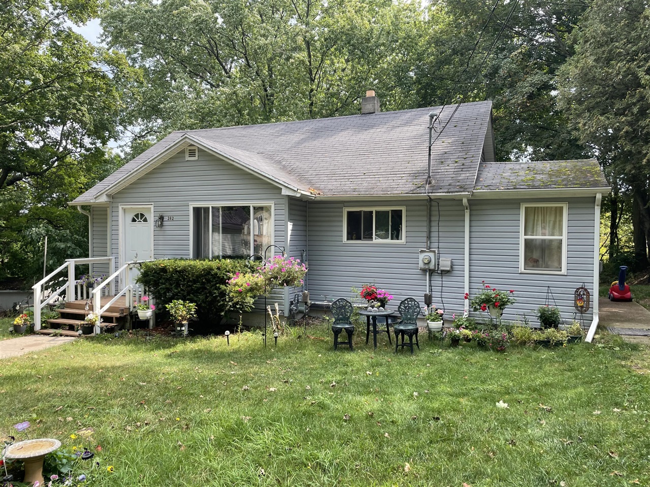 282 Pine Street Property Photo 1