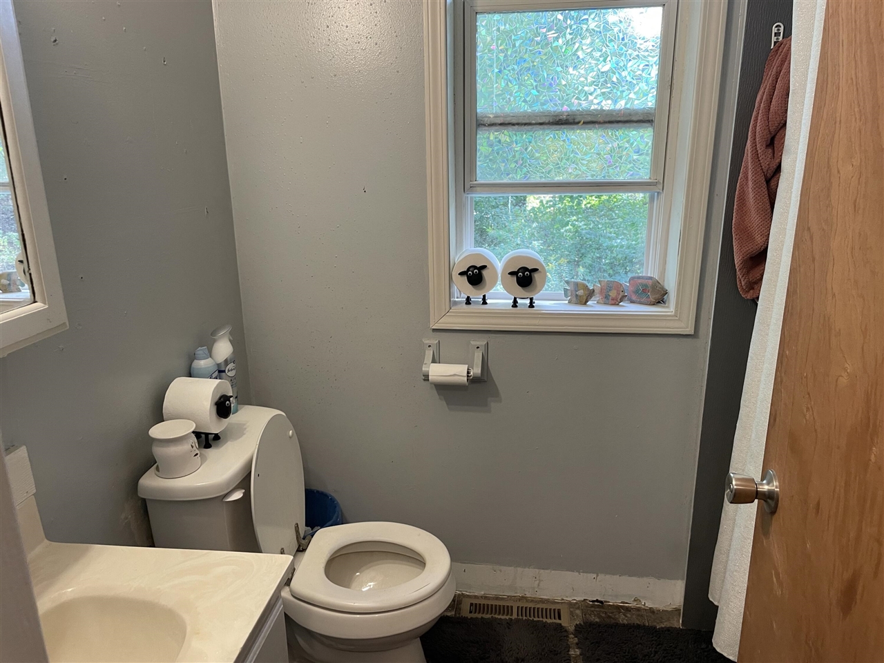 282 Pine Street Property Photo 4