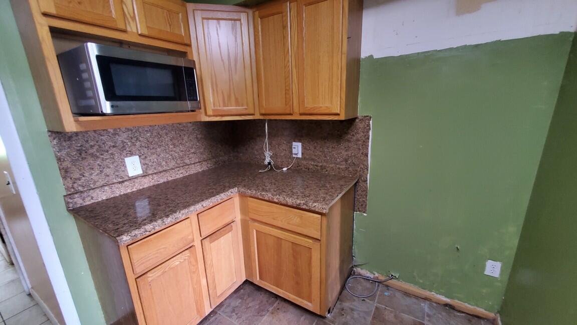 5131 Grand River Drive Property Photo 5