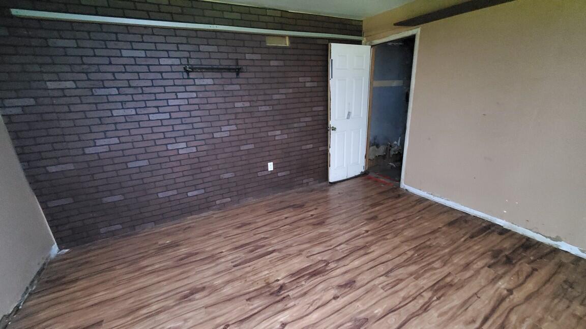 5131 Grand River Drive Property Photo 8