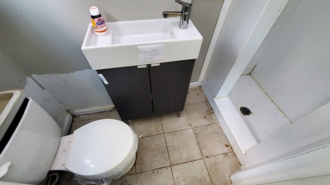 5131 Grand River Drive Property Photo 11