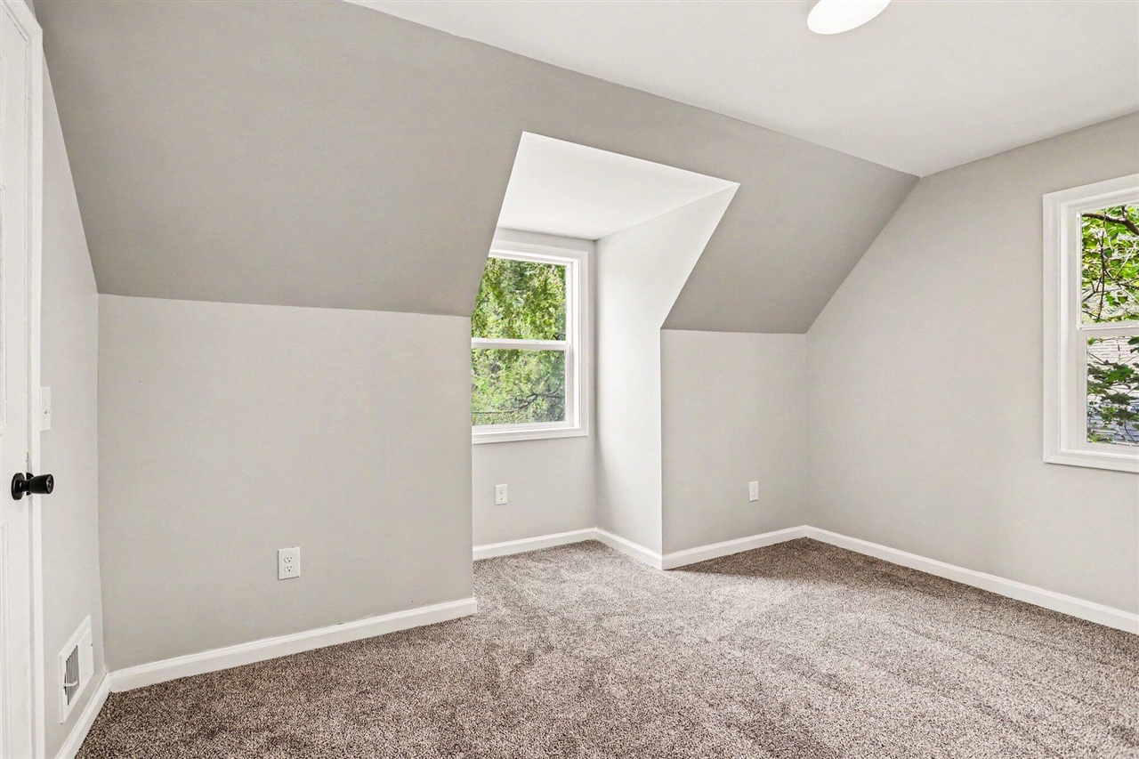 977 Ogden Avenue Property Photo 9