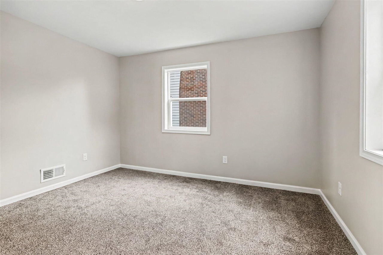 977 Ogden Avenue Property Photo 10