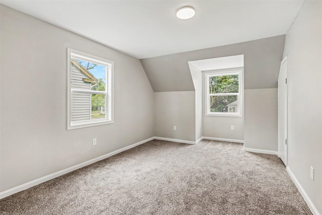 977 Ogden Avenue Property Photo 11