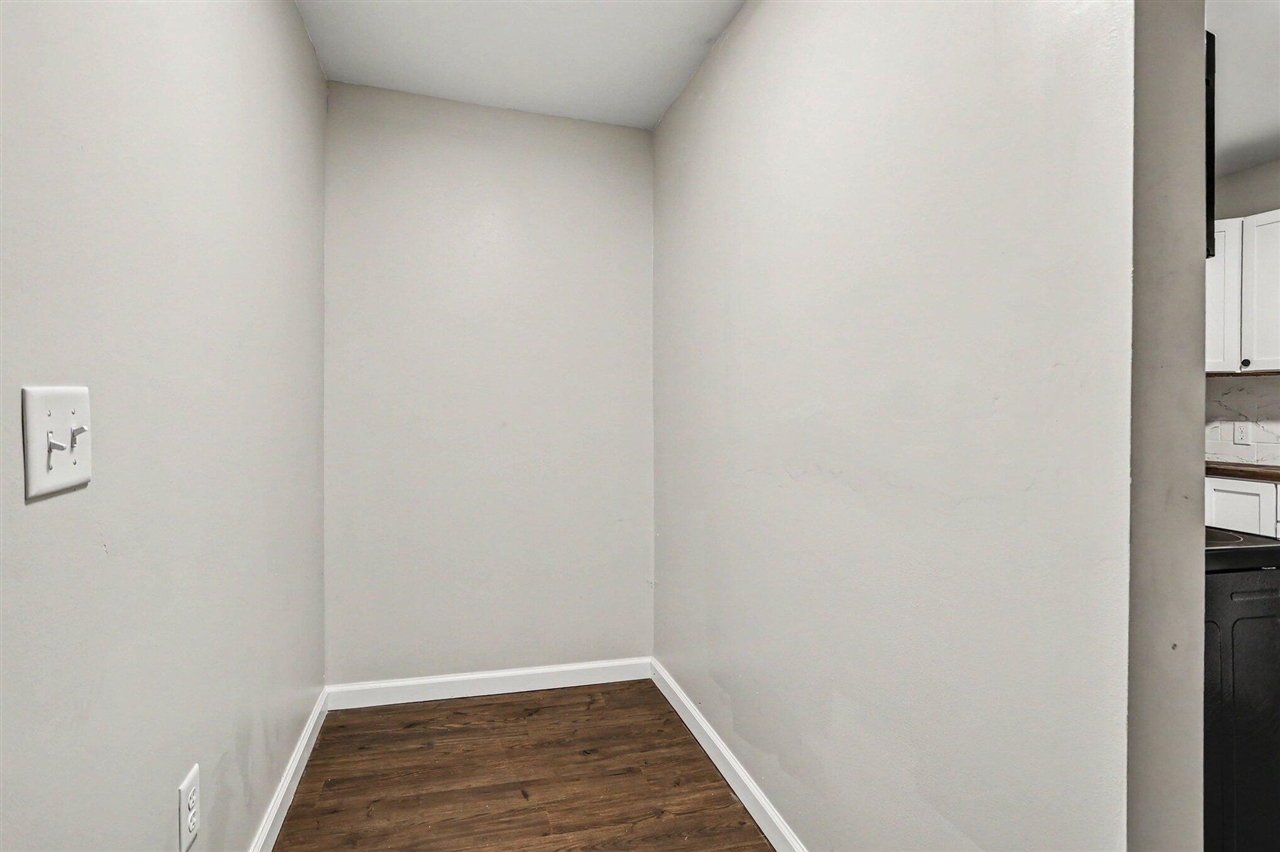 977 Ogden Avenue Property Photo 12