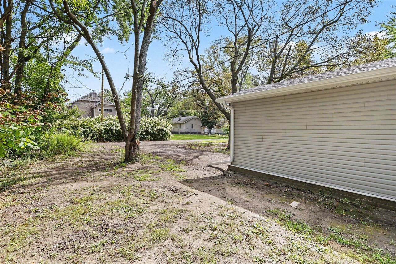977 Ogden Avenue Property Photo 14