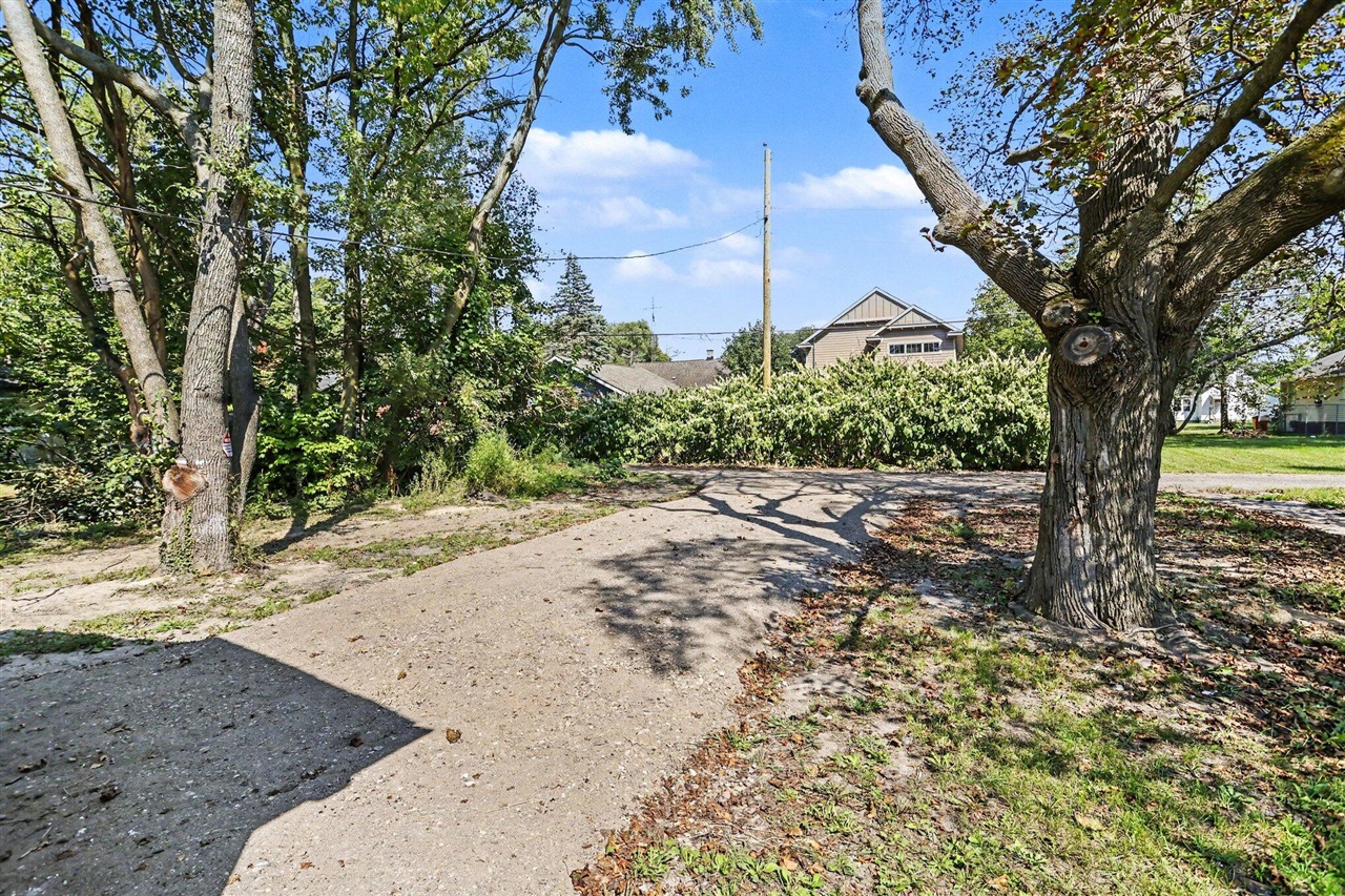 977 Ogden Avenue Property Photo 17