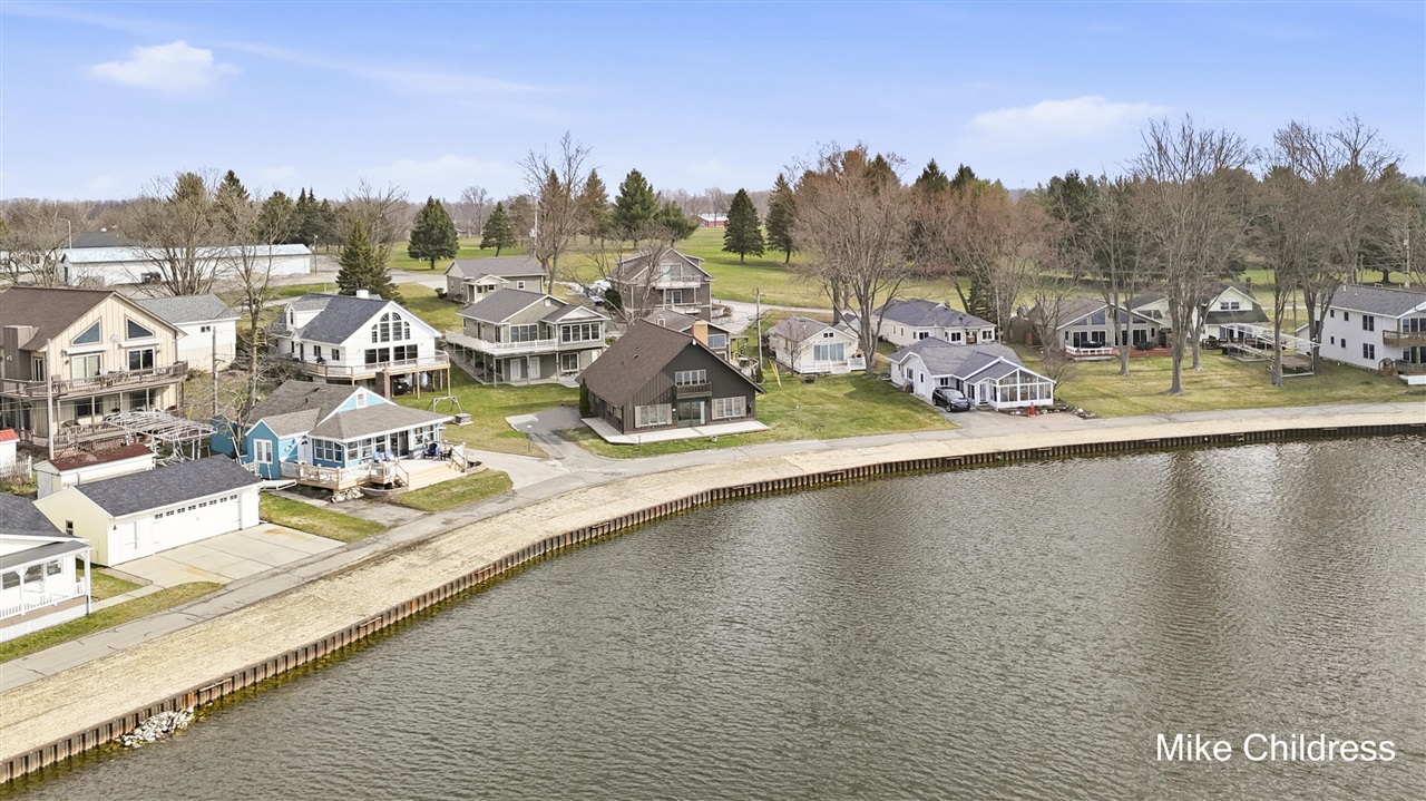 6390 Lakeshore Drive