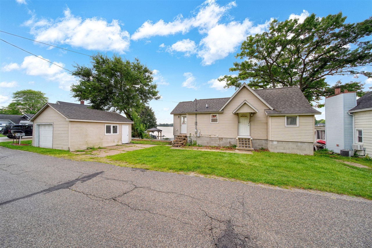 124 Cooks Landing Property Photo 1