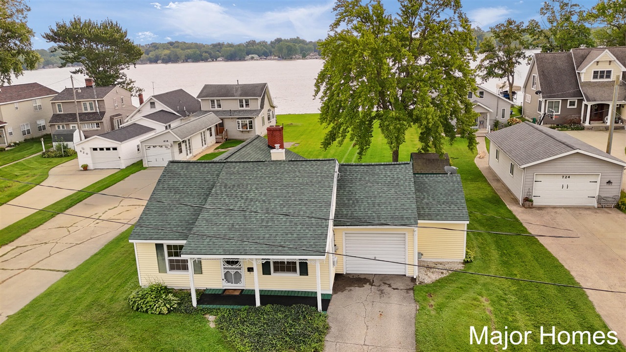 734 Lakeview Drive Property Photo 1