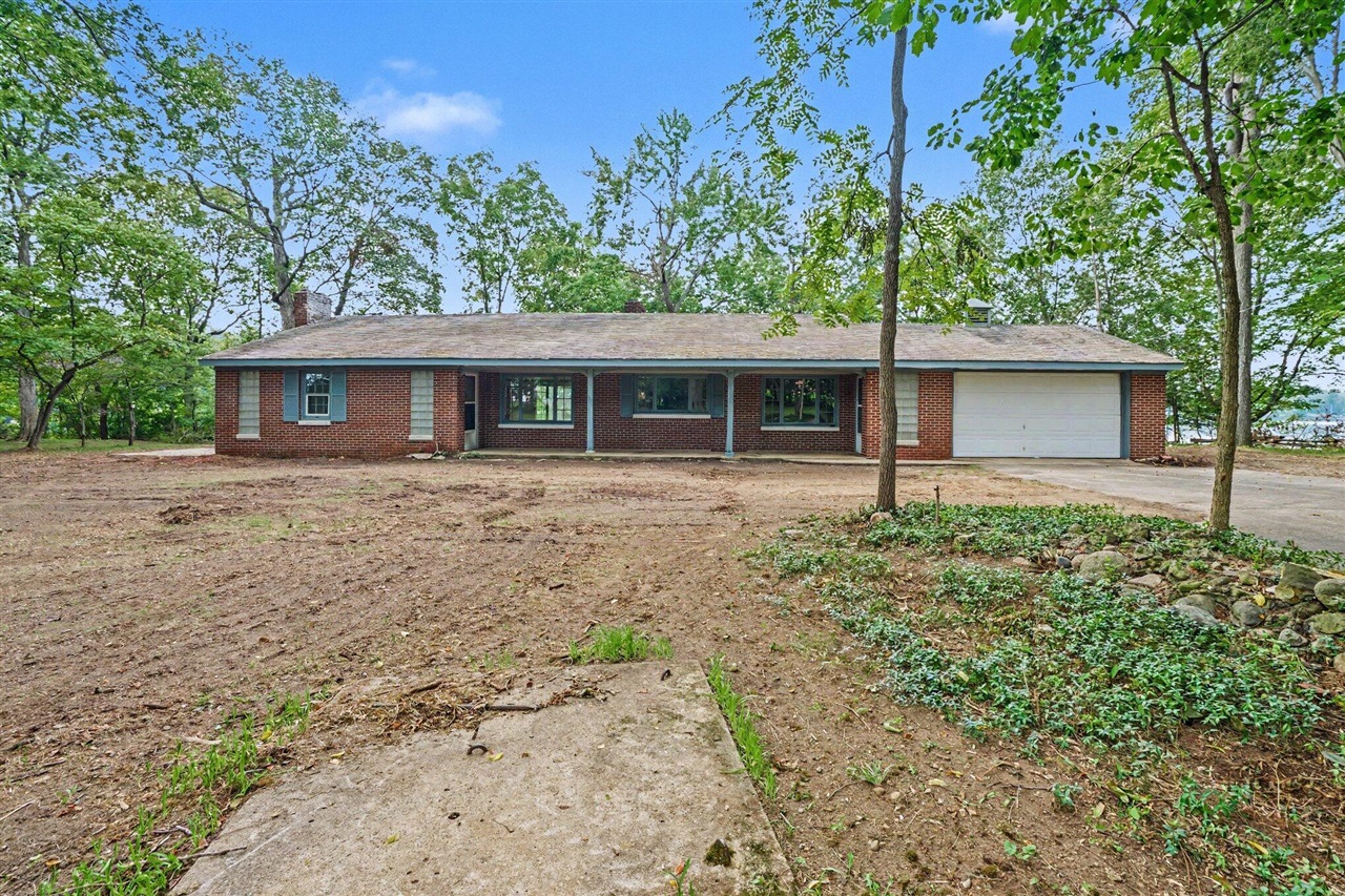 10403 S Chapin Lane Property Photo 1