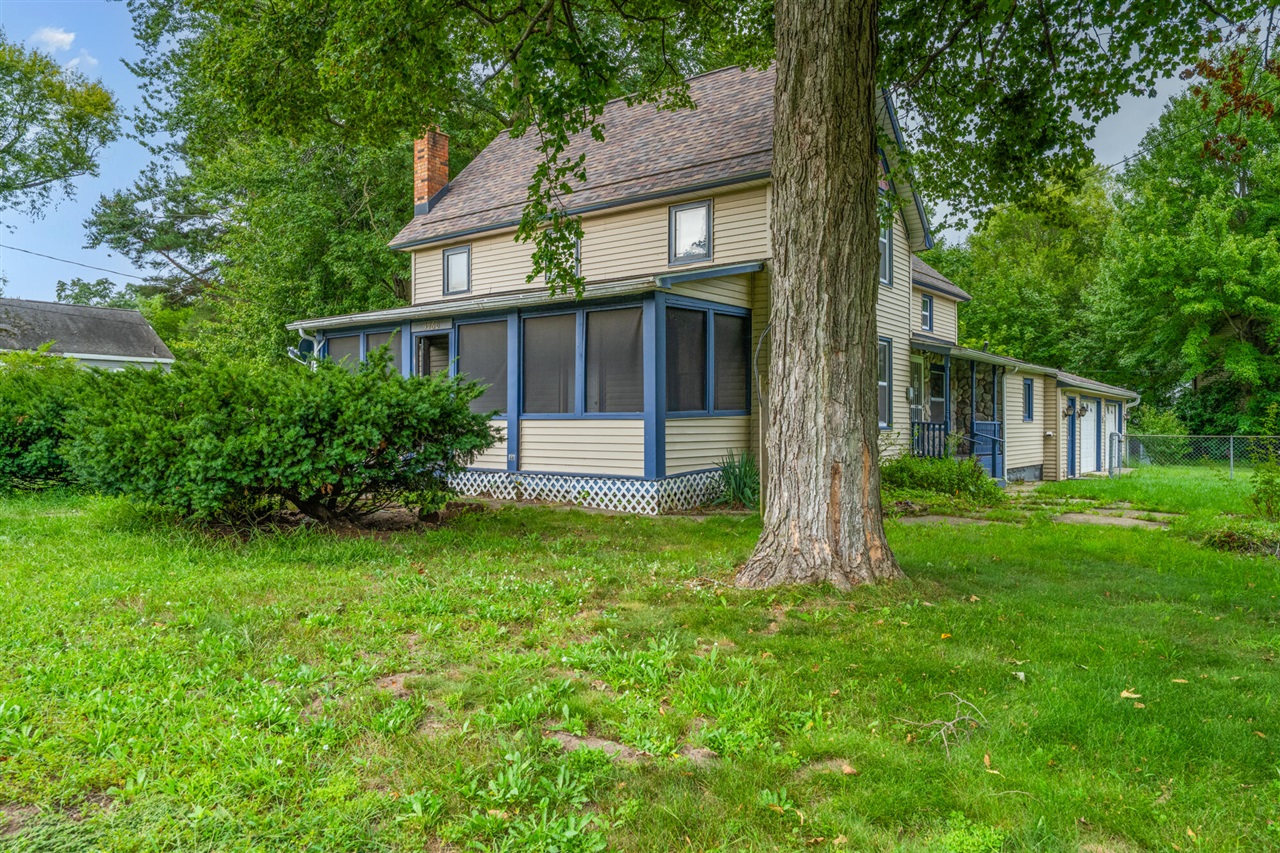 4960 Paw Paw Lake Road Property Photo 1