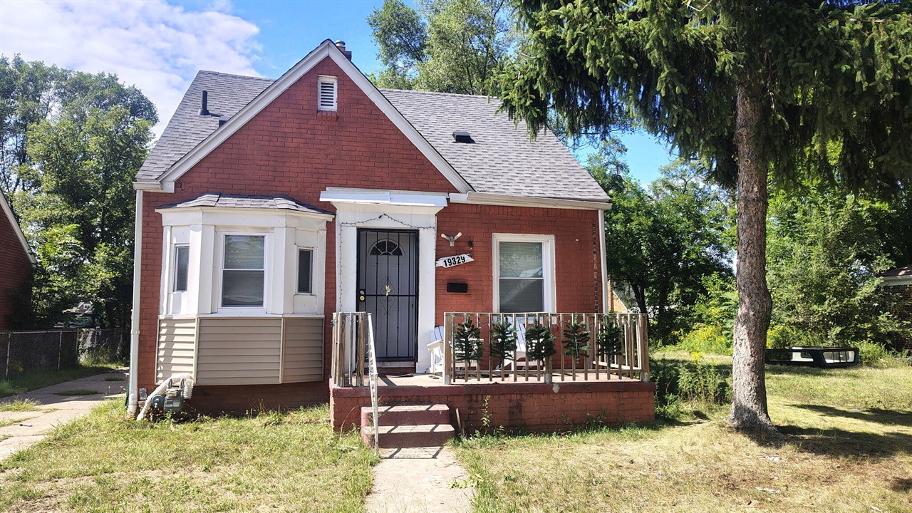 19329 Waltham Street Property Photo 1