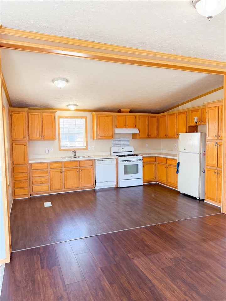 2040 Reo Avenue Property Photo 2