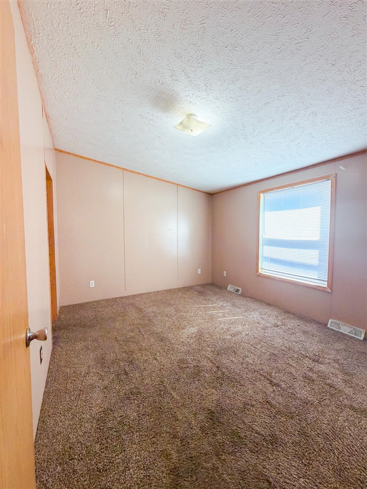 2040 Reo Avenue Property Photo 5