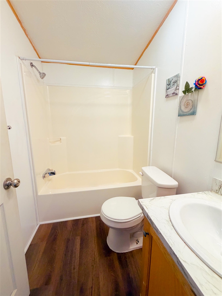 2040 Reo Avenue Property Photo 8