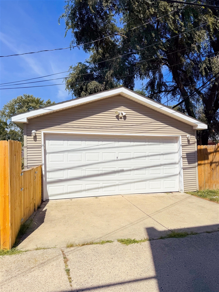 2040 Reo Avenue Property Photo 9