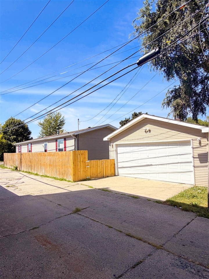 2040 Reo Avenue Property Photo 10
