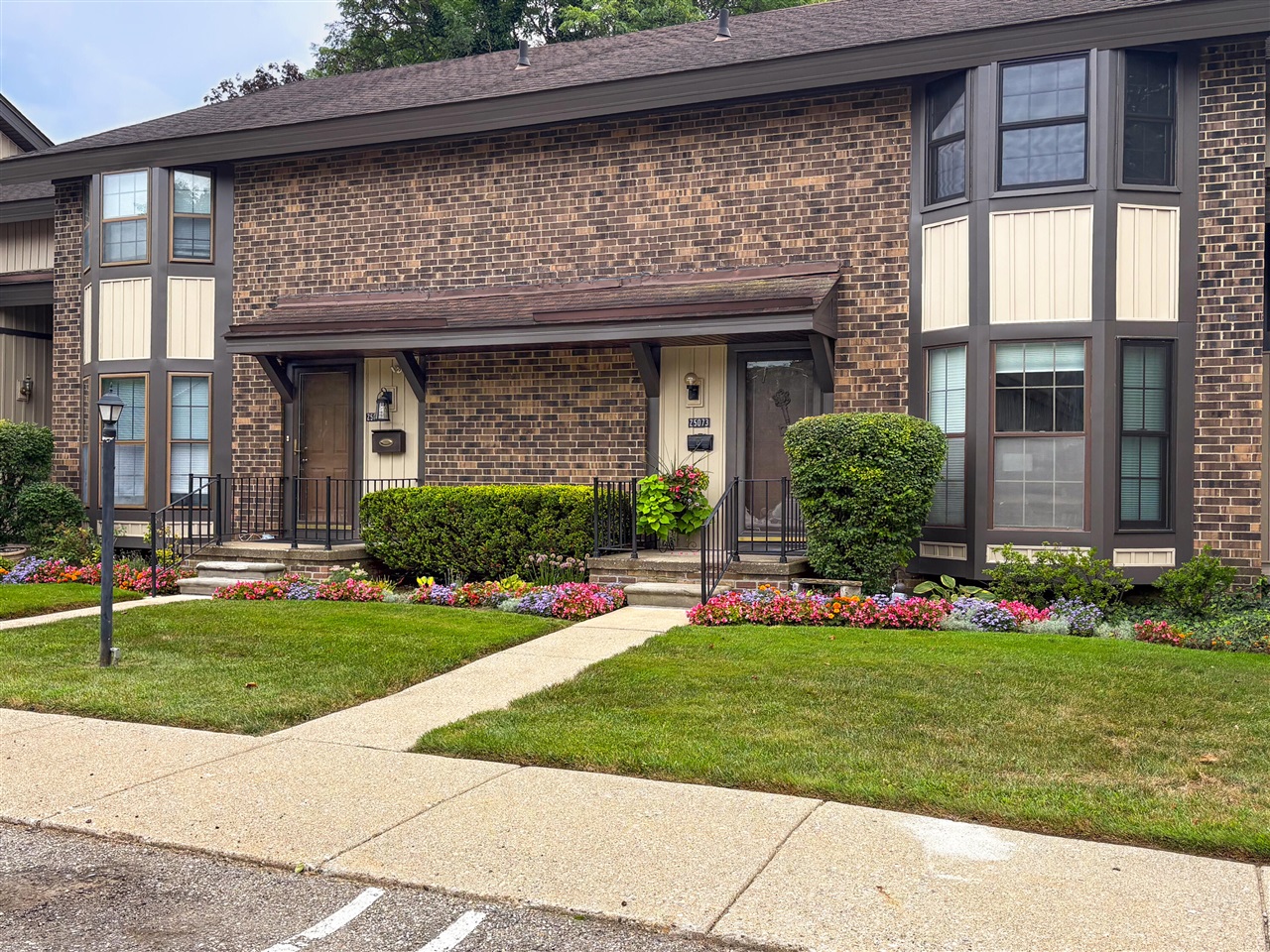 25073 Oakbrooke Drive Property Photo 1