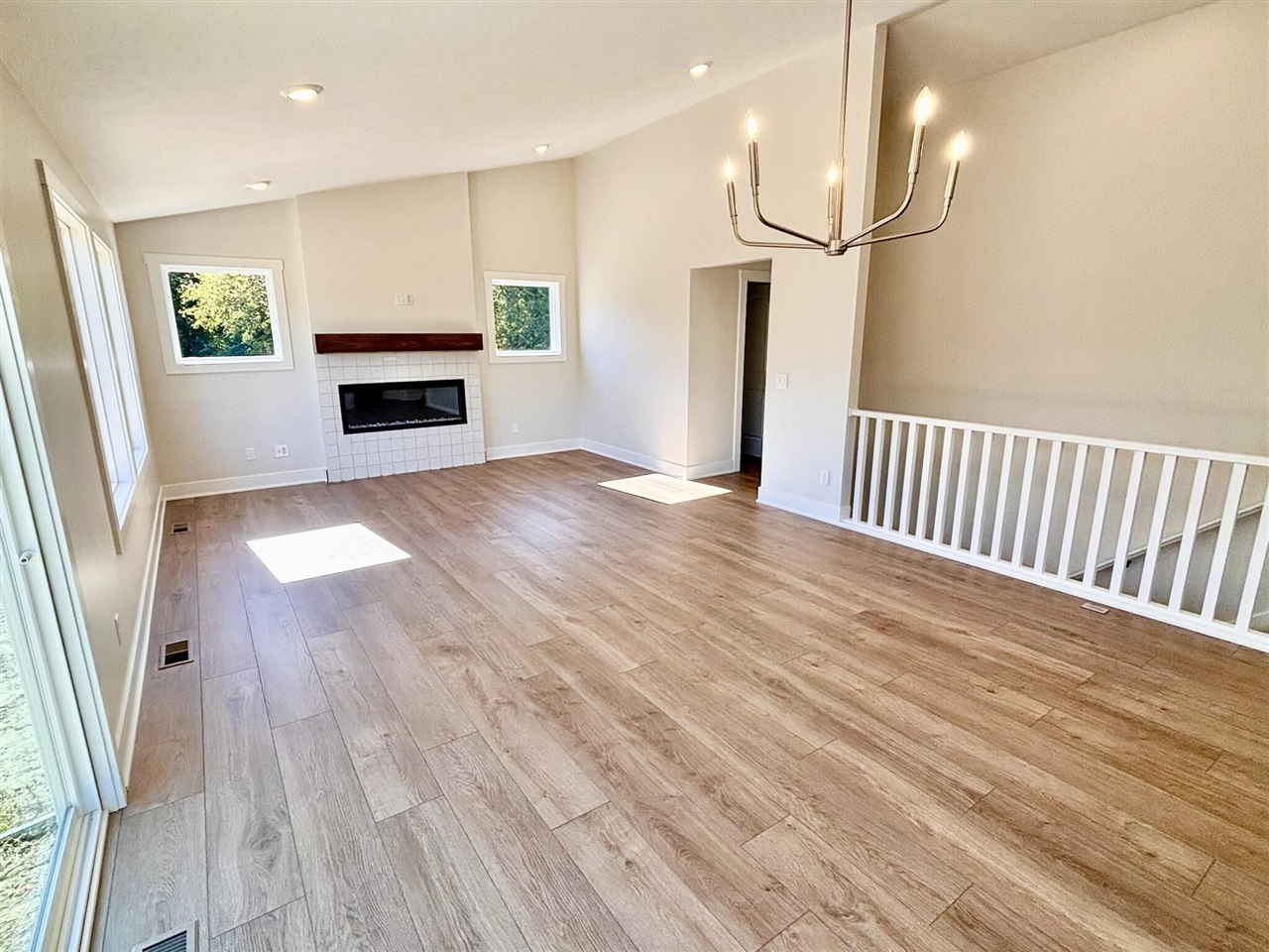708 Sunfield Drive Property Photo 6