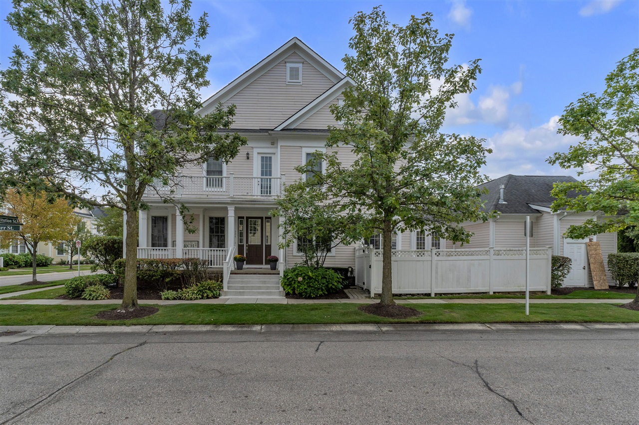 594 Constitution Street Property Photo 1