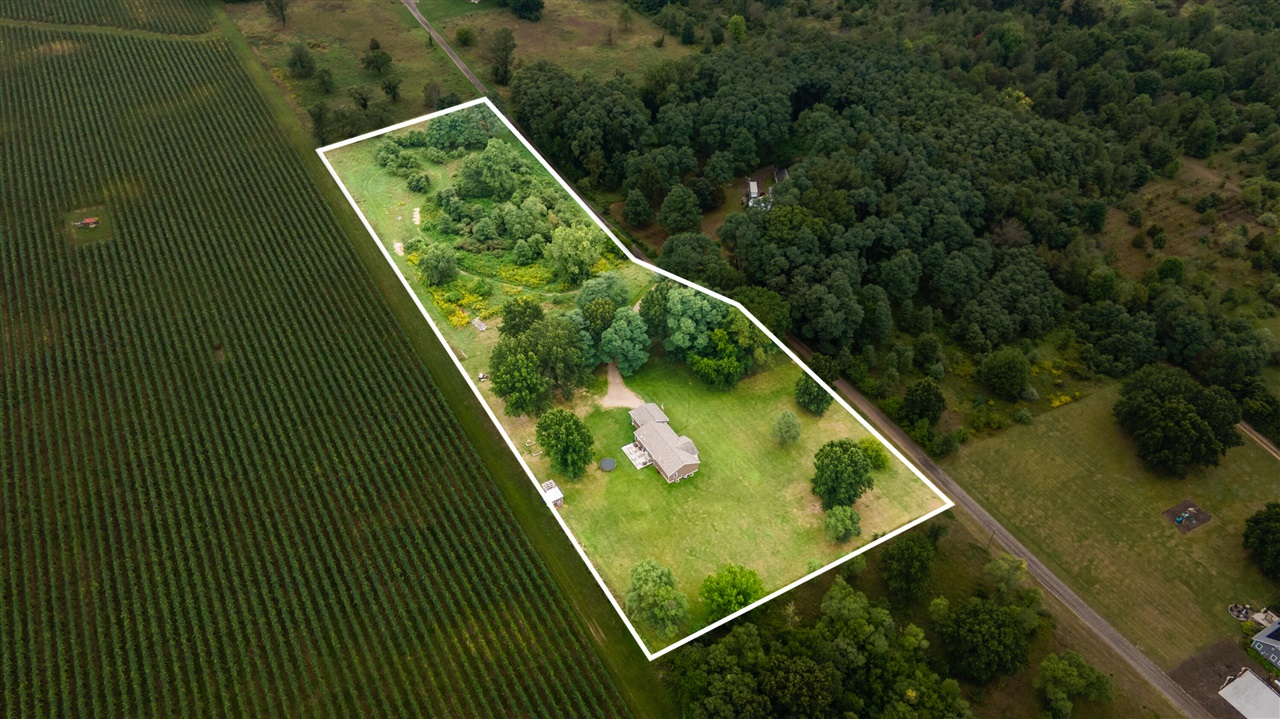 6048 Territorial Road Property Photo 3