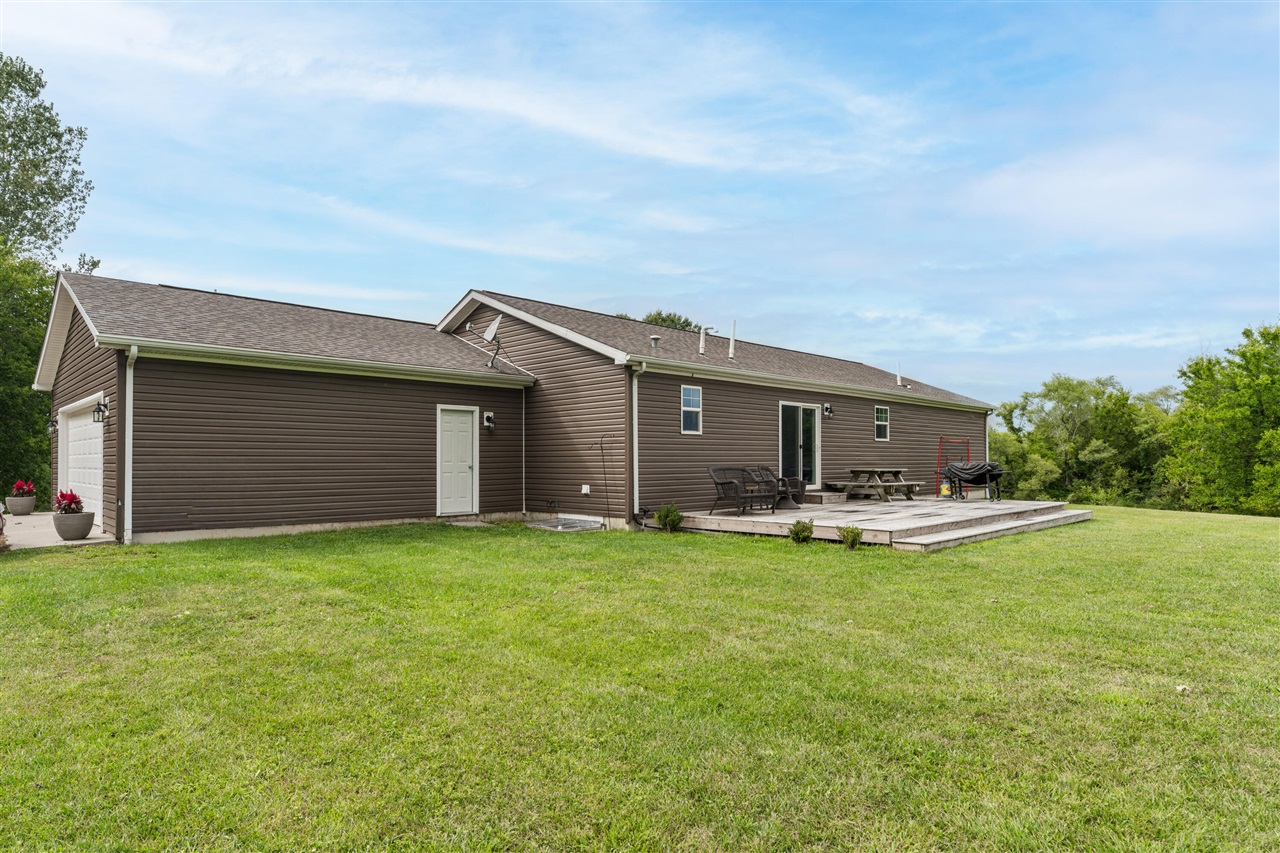 6048 Territorial Road Property Photo 5