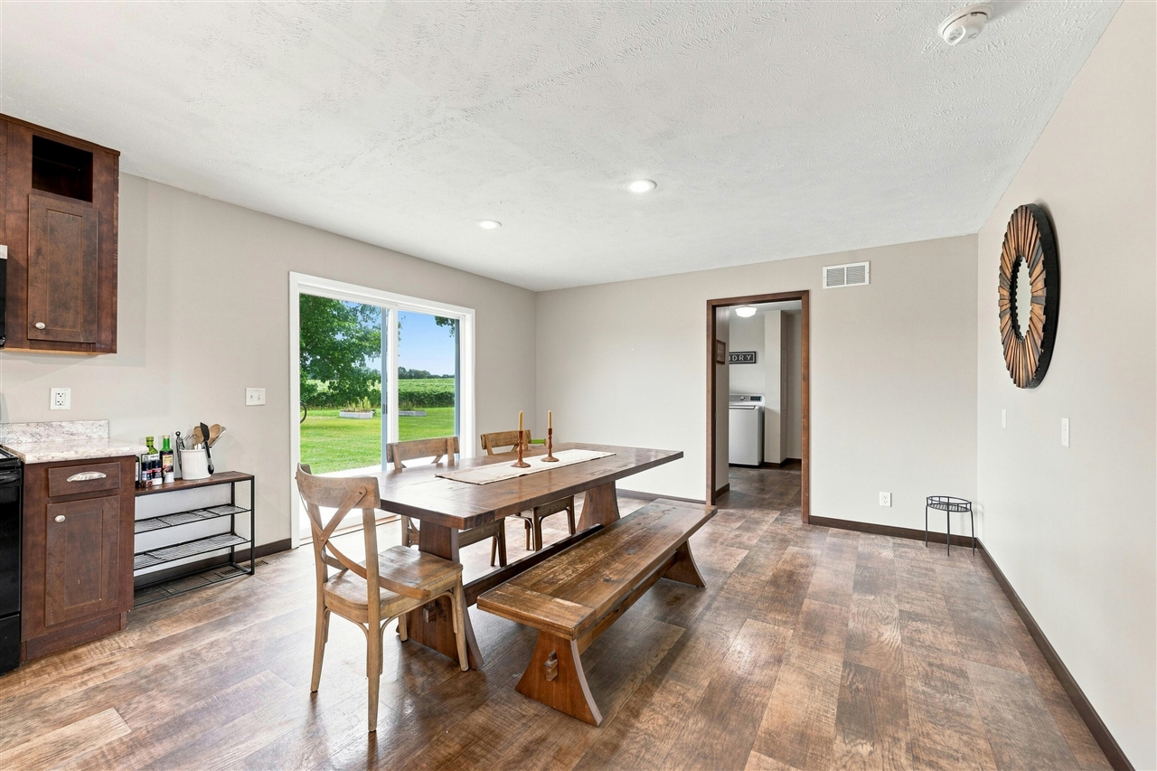 6048 Territorial Road Property Photo 10