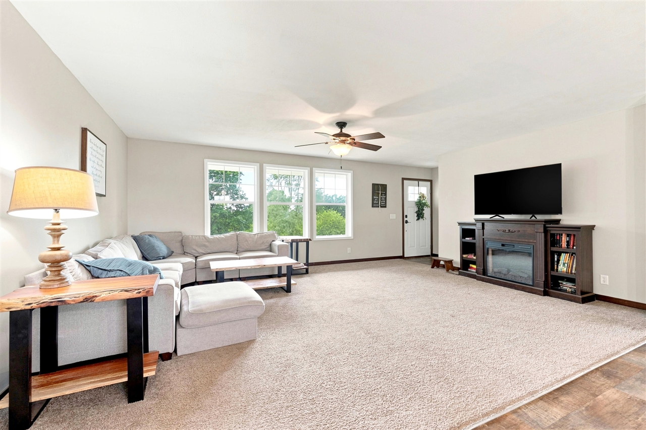 6048 Territorial Road Property Photo 12