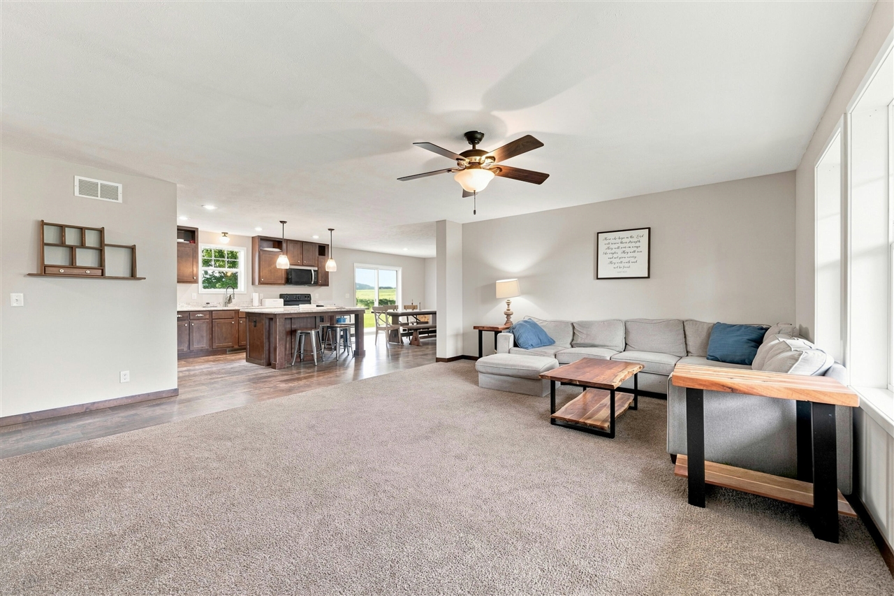 6048 Territorial Road Property Photo 14